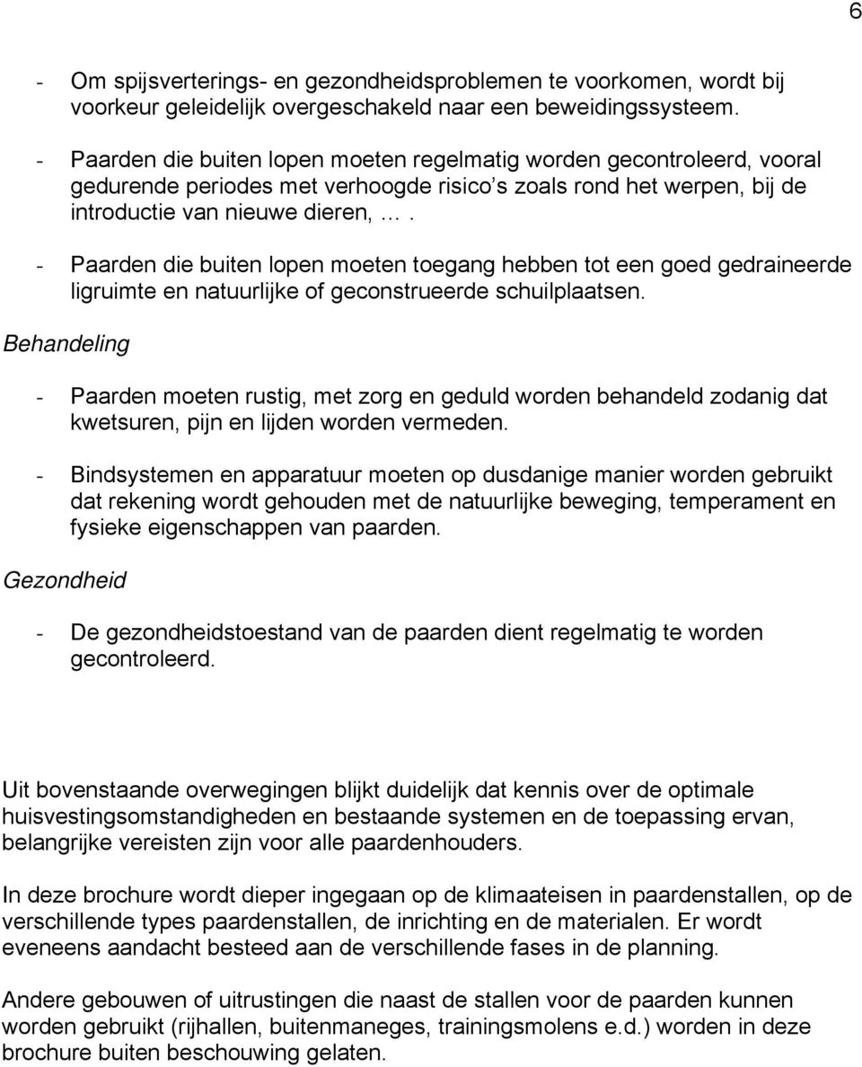 - Paarden die buiten lopen moeten toegang hebben tot een goed gedraineerde ligruimte en natuurlijke of geconstrueerde schuilplaatsen.