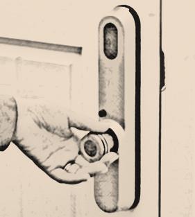 Sloten met draaiknop Mijn vader heeft het moeilijk om met de sleutel te deur vast te doen. Om te beginnen krijgt hij de sleutel vaak niet goed in het sleutelgat.