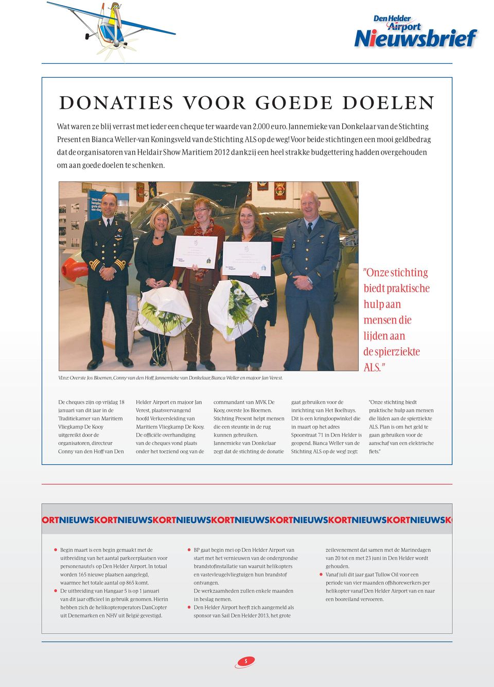 Voor beide stichtingen een mooi geldbedrag dat de organisatoren van Heldair Show Maritiem 2012 dankzij een heel strakke budgettering hadden overgehouden om aan goede doelen te schenken. V.l.n.r.: Overste Jos Bloemen, Conny van den Hoff, Jannemieke van Donkelaar, Bianca Weller en majoor Jan Verest.