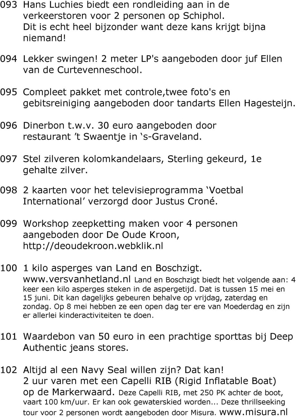 097 Stel zilveren kolomkandelaars, Sterling gekeurd, 1e gehalte zilver. 098 2 kaarten voor het televisieprogramma Voetbal International verzorgd door Justus Croné.