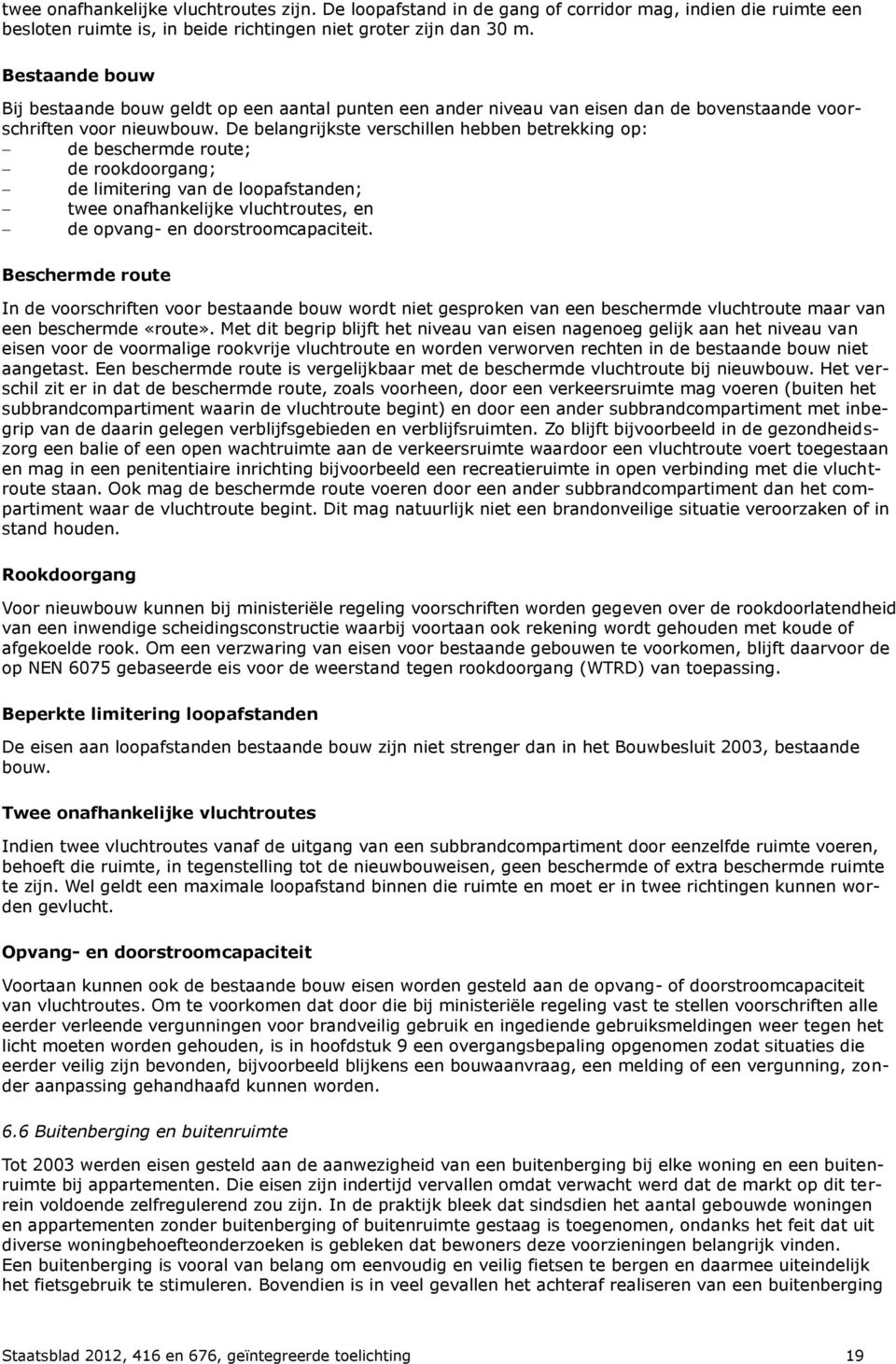 De belangrijkste verschillen hebben betrekking op: de beschermde route; de rookdoorgang; de limitering van de loopafstanden; twee onafhankelijke vluchtroutes, en de opvang- en doorstroomcapaciteit.