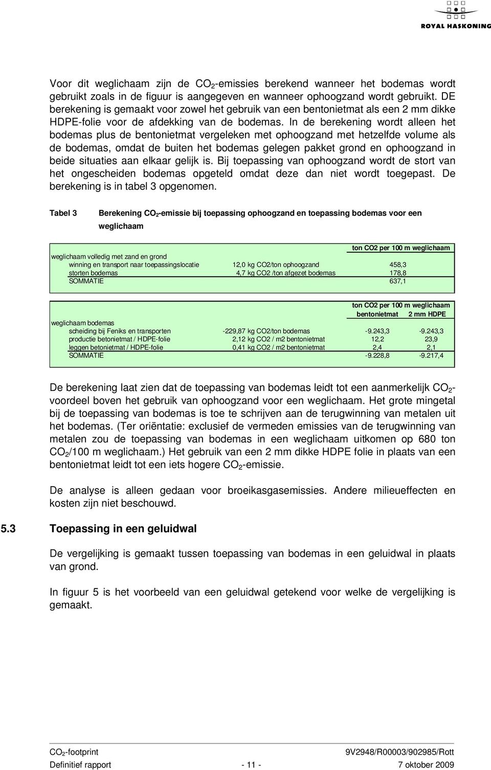 In de berekening wordt alleen het bodemas plus de bentonietmat vergeleken met ophoogzand met hetzelfde volume als de bodemas, omdat de buiten het bodemas gelegen pakket grond en ophoogzand in beide