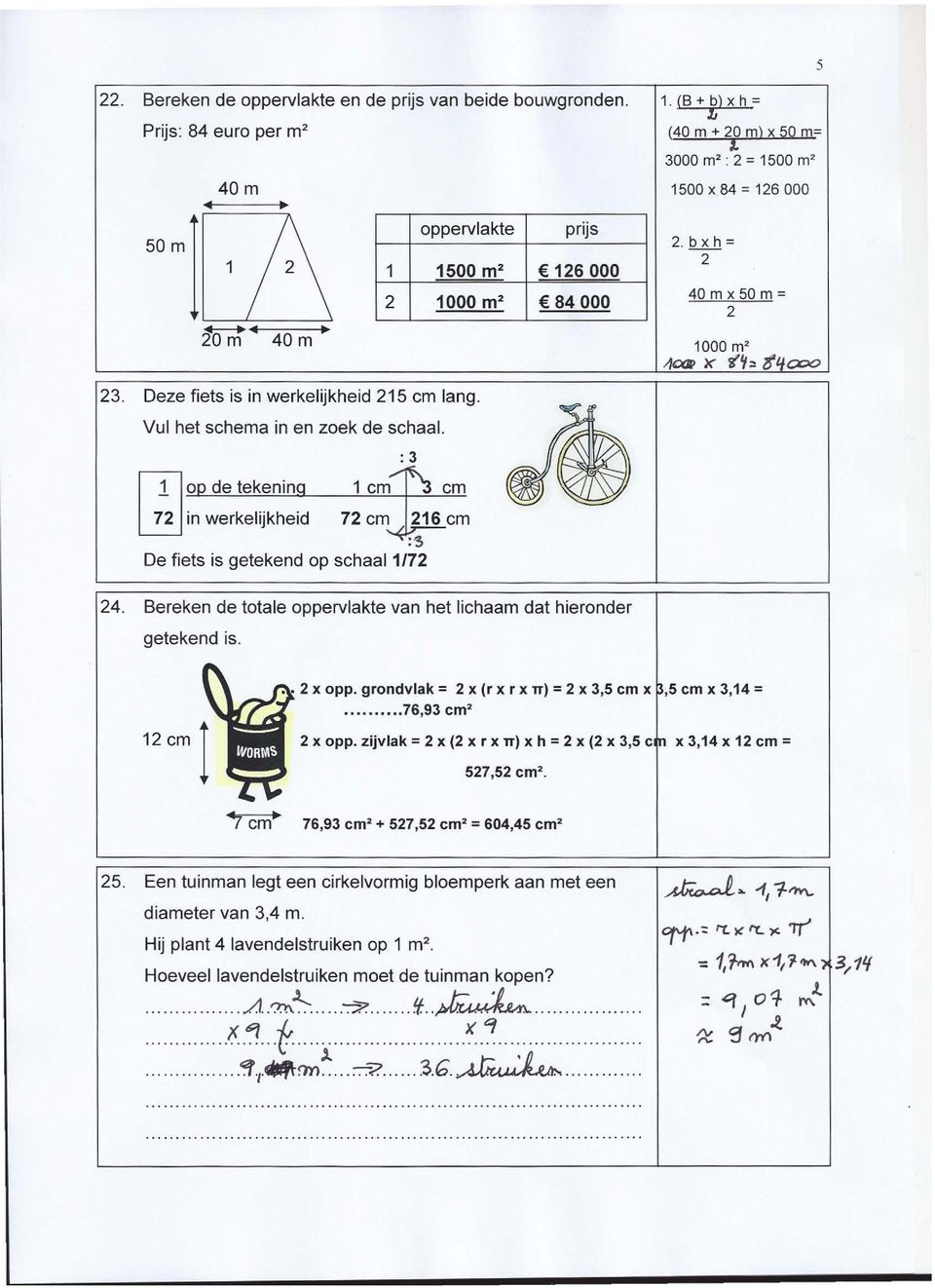 l1l 0 de tekenin 1 cm ~ In werkelijkheid 72 cm 216 cm :3 De fiets is getekend op schaal 1/72 24. Bereken de totale oppervlakte van het lichaam dat hieronder getekend is. :3 ~'..r 2 x opp.