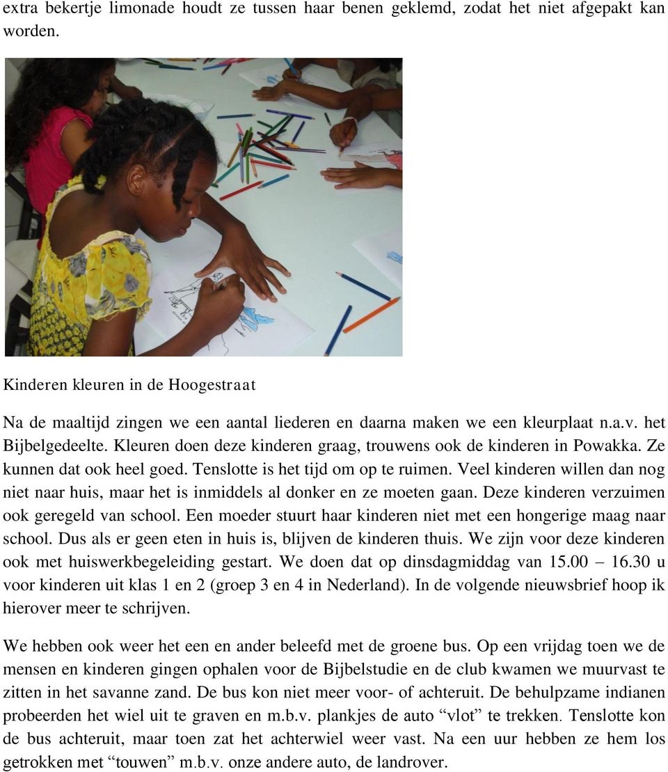 Kleuren doen deze kinderen graag, trouwens ook de kinderen in Powakka. Ze kunnen dat ook heel goed. Tenslotte is het tijd om op te ruimen.