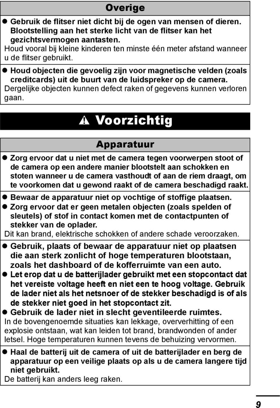 Houd objecten die gevoelig zijn voor magnetische velden (zoals creditcards) uit de buurt van de luidspreker op de camera. Dergelijke objecten kunnen defect raken of gegevens kunnen verloren gaan.