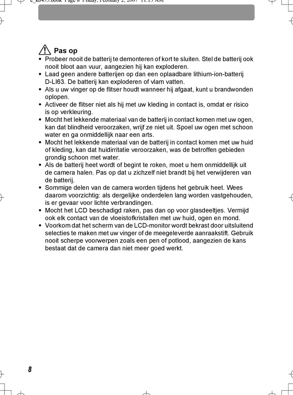 Als u uw vinger op de flitser houdt wanneer hij afgaat, kunt u brandwonden oplopen. Activeer de flitser niet als hij met uw kleding in contact is, omdat er risico is op verkleuring.