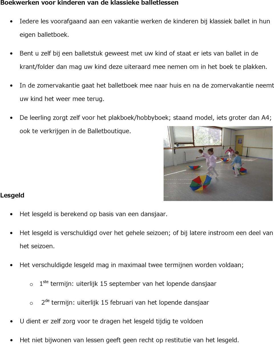 In de zomervakantie gaat het balletboek mee naar huis en na de zomervakantie neemt uw kind het weer mee terug.