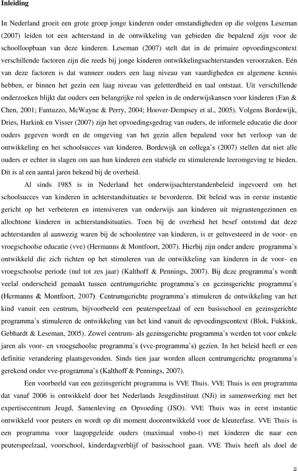 Eén van deze factoren is dat wanneer ouders een laag niveau van vaardigheden en algemene kennis hebben, er binnen het gezin een laag niveau van geletterdheid en taal ontstaat.