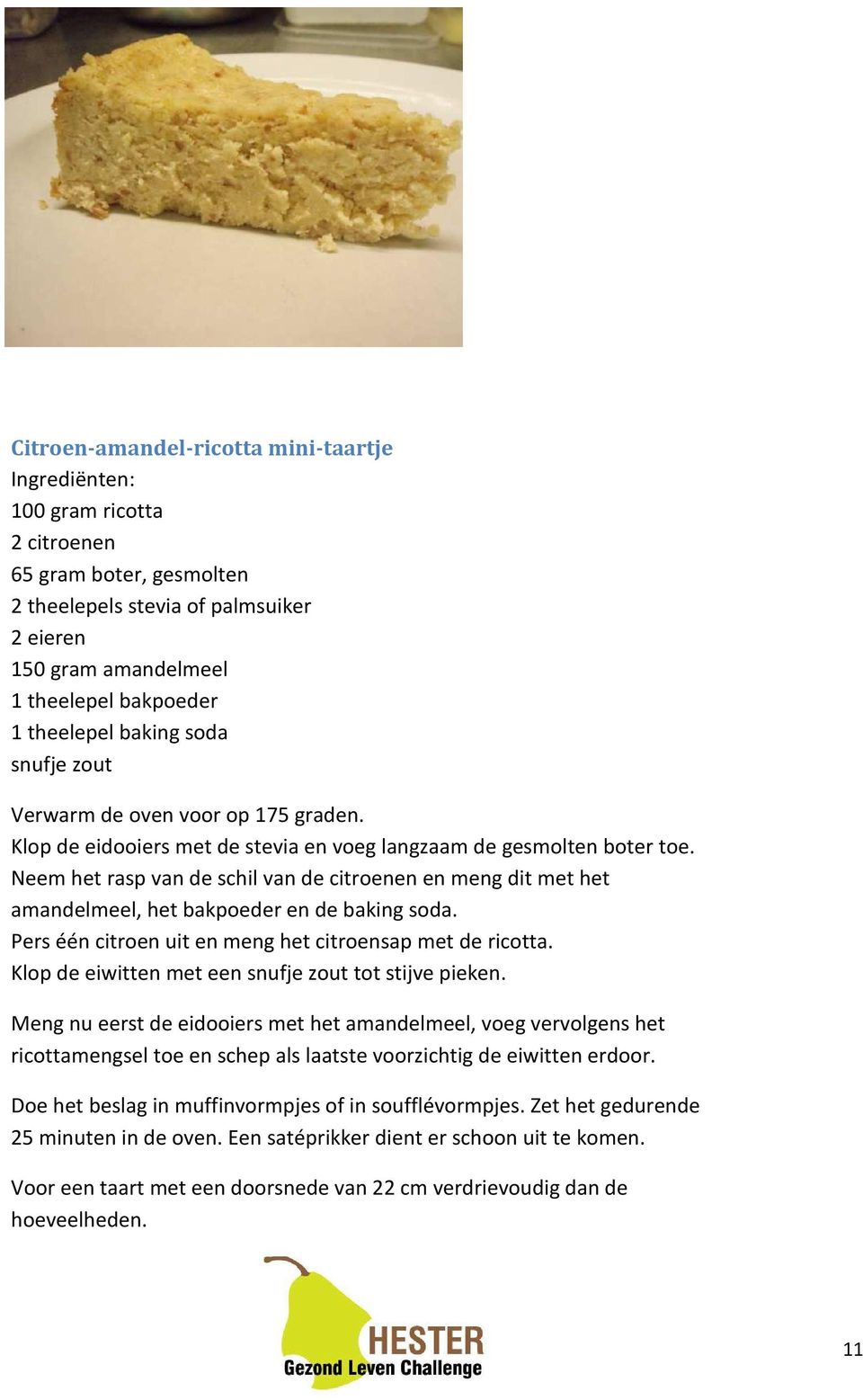 Neem het rasp van de schil van de citroenen en meng dit met het amandelmeel, het bakpoeder en de baking soda. Pers één citroen uit en meng het citroensap met de ricotta.