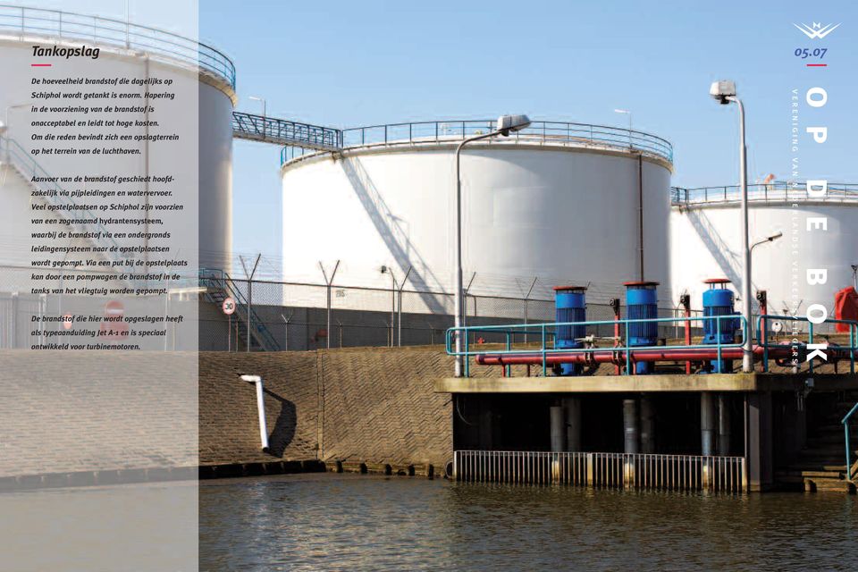 Veel opstelplaatsen op Schiphol zijn voorzien van een zogenaamd hydrantensysteem, waarbij de brandstof via een ondergronds leidingensysteem naar de opstelplaatsen wordt gepompt.