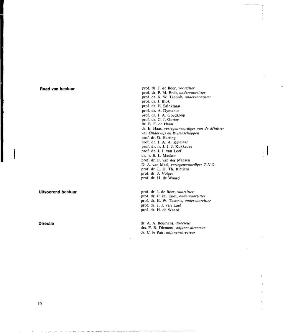 dr. J. J. van Loef dr. ir. E. L. Mackor prof. dr. F. van der Maesen D. A. van Meel, vertegenwoordiger T.N.O. prof. dr. L. H. Th. Rietjens prof. dr. J. Volger prof. dr. H. de Waard Uitvoerend bestuur prof.