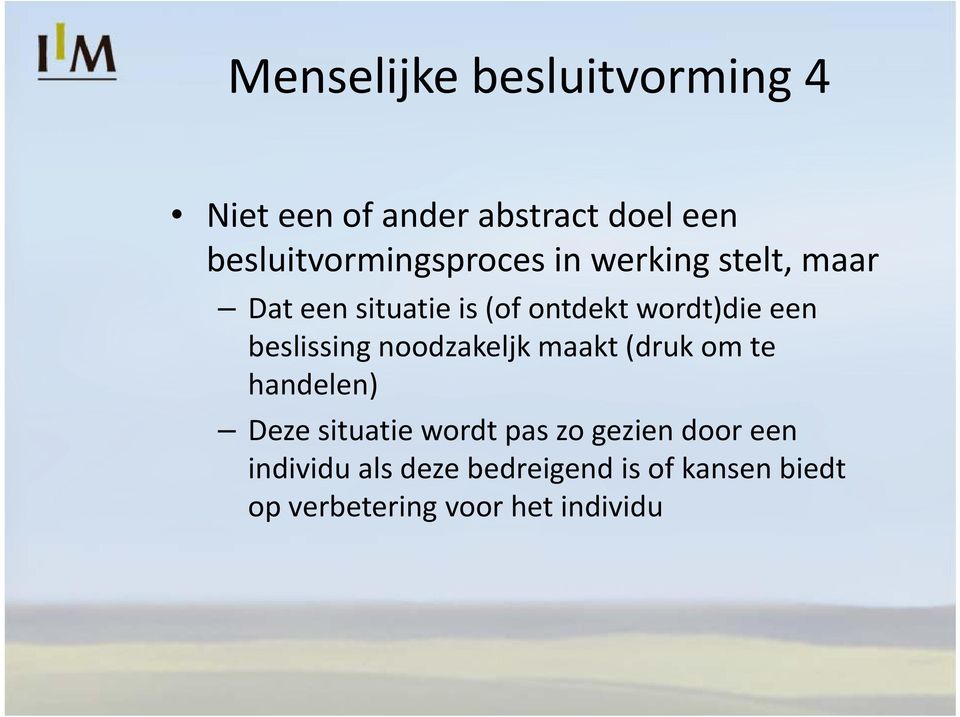 wordt)die een beslissing noodzakeljk maakt (druk om te handelen) Deze situatie