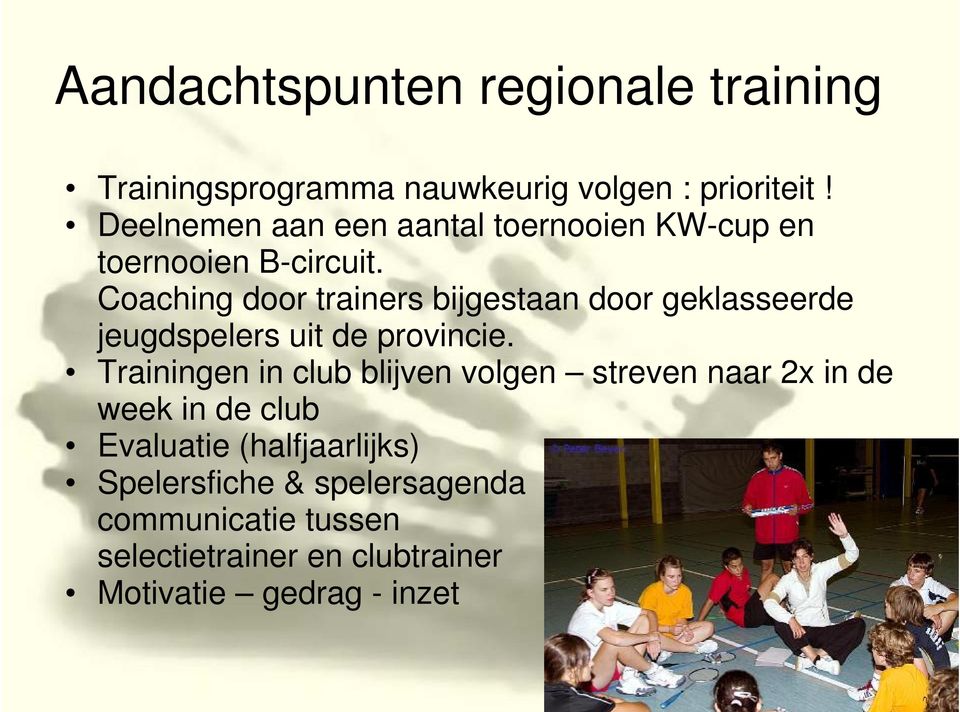 Coaching door trainers bijgestaan door geklasseerde jeugdspelers uit de provincie.