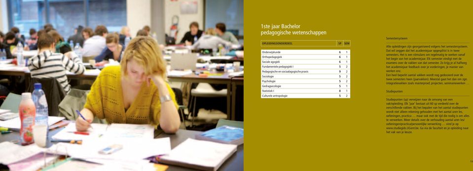 Dat wil zeggen dat het academiejaar opgesplitst is in twee semesters. Het is een stimulans om regelmatig te werken vanaf het begin van het academiejaar.