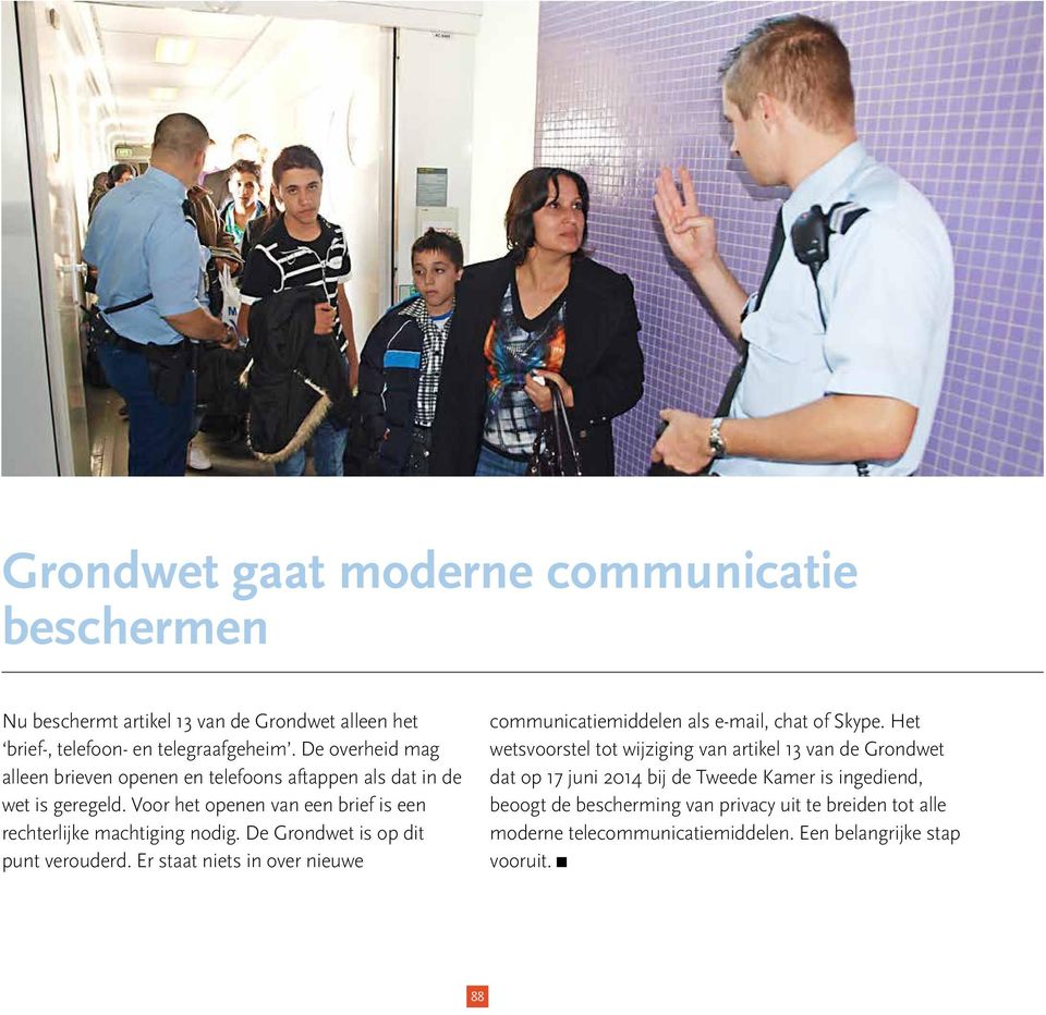 De Grondwet is op dit punt verouderd. Er staat niets in over nieuwe communicatiemiddelen als e-mail, chat of Skype.