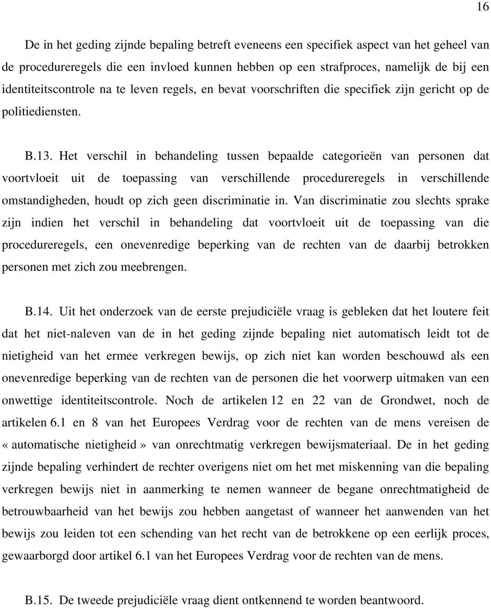 Het verschil in behandeling tussen bepaalde categorieën van personen dat voortvloeit uit de toepassing van verschillende procedureregels in verschillende omstandigheden, houdt op zich geen