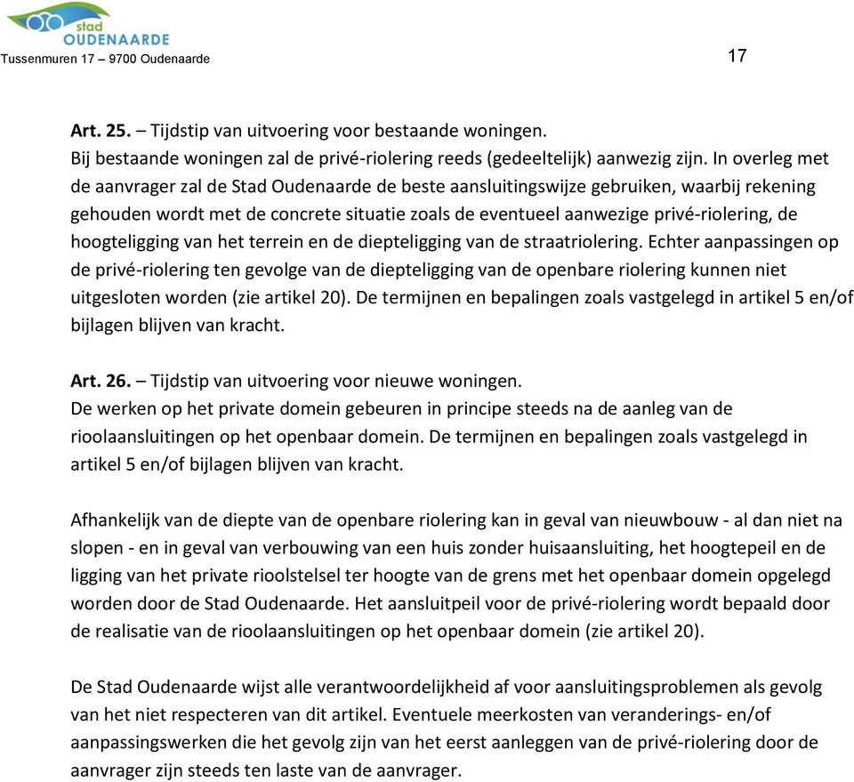 hgteligging van het terrein en de diepteligging van de straatrilering.