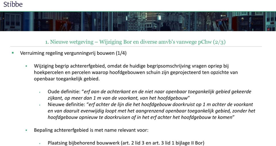 Oude definitie: erf aan de achterkant en de niet naar openbaar toegankelijk gebied gekeerde zijkant, op meer dan 1 m van de voorkant, van het hoofdgebouw Nieuwe definitie: erf achter de lijn die het