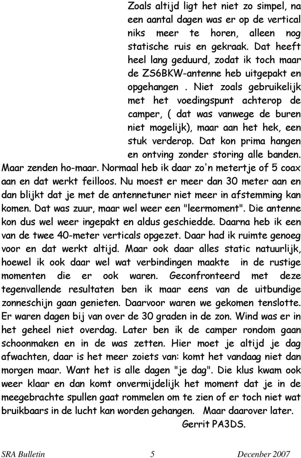 Niet zoals gebruikelijk met het voedingspunt achterop de camper, ( dat was vanwege de buren niet mogelijk), maar aan het hek, een stuk verderop.