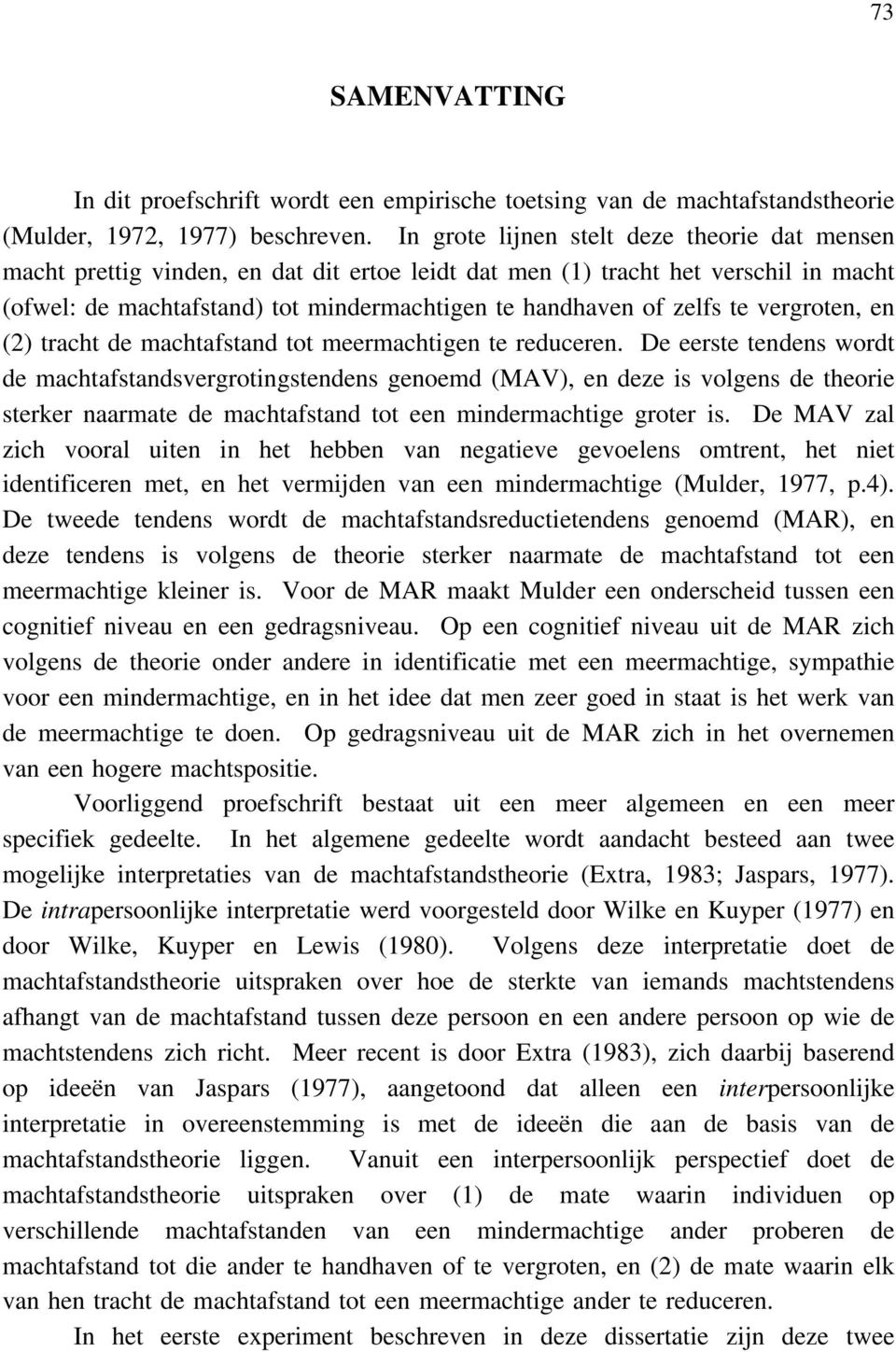 te vergroten, en (2) tracht de machtafstand tot meermachtigen te reduceren.