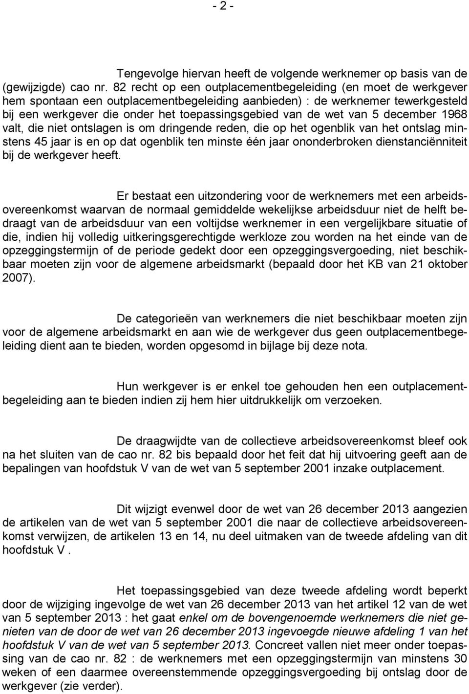 wet van 5 december 1968 valt, die niet ontslagen is om dringende reden, die op het ogenblik van het ontslag minstens 45 jaar is en op dat ogenblik ten minste één jaar ononderbroken dienstanciënniteit