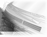 Klimaatregeling 83 Onderhoud Luchtinlaat De luchtinlaat naar de motorruimte onder aan de voorkant van de voorruit moet voor voldoende luchttoevoer vrijgehouden worden.