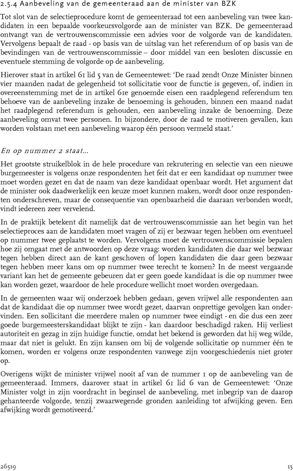 Vervolgens bepaalt de raad - op basis van de uitslag van het referendum of op basis van de bevindingen van de vertrouwenscommissie door middel van een besloten discussie en eventuele stemming de