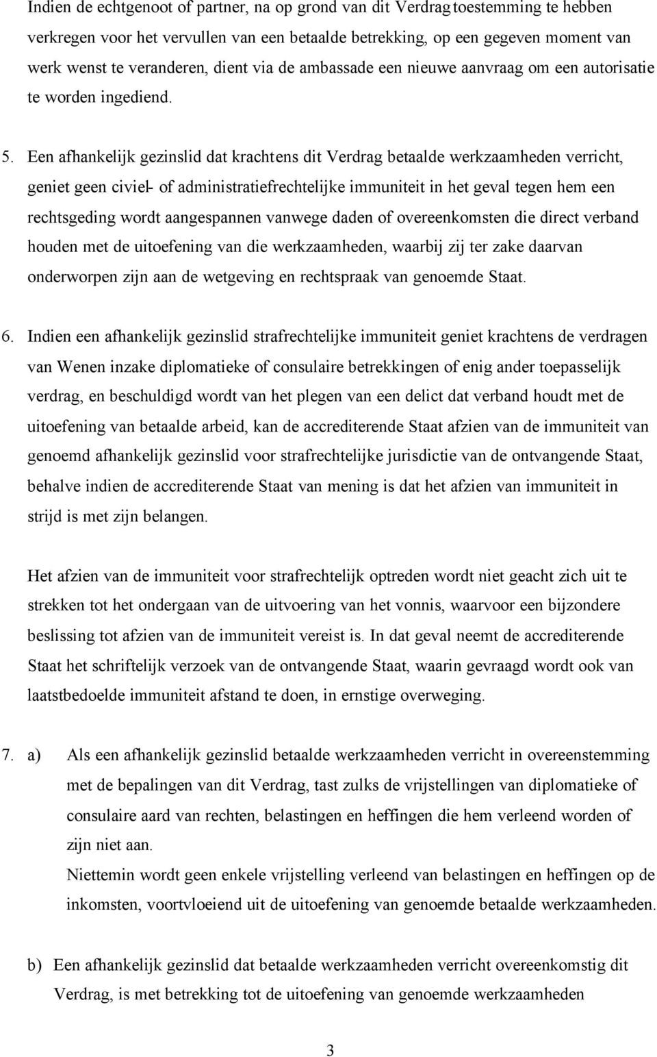 Een afhankelijk gezinslid dat krachtens dit Verdrag betaalde werkzaamheden verricht, geniet geen civiel- of administratiefrechtelijke immuniteit in het geval tegen hem een rechtsgeding wordt