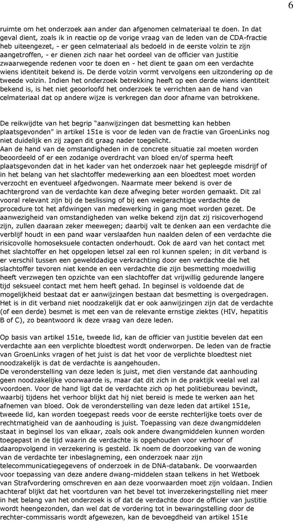 zich naar het oordeel van de officier van justitie zwaarwegende redenen voor te doen en - het dient te gaan om een verdachte wiens identiteit bekend is.