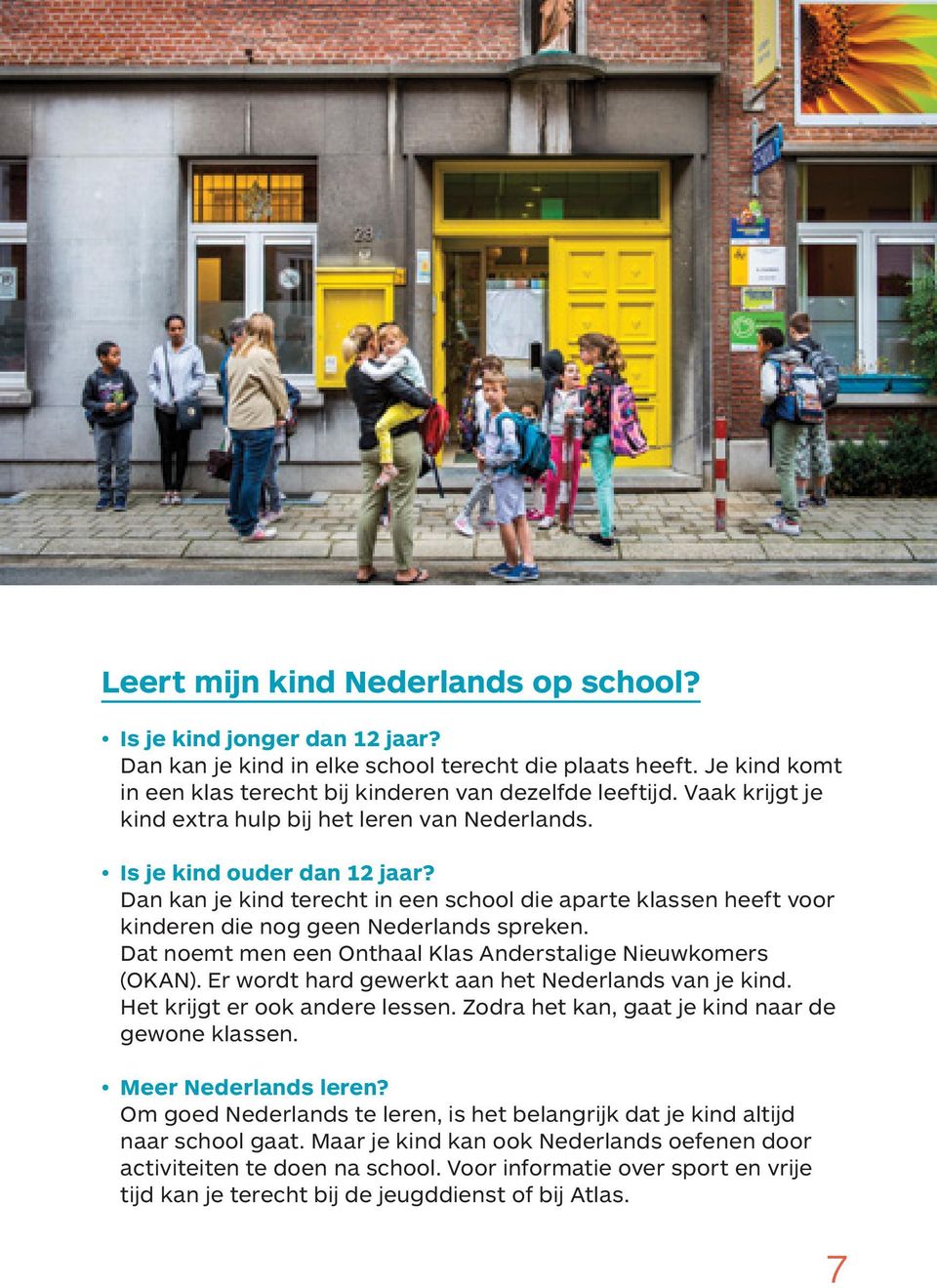 Dat noemt men een Onthaal Klas Anderstalige Nieuwkomers (OKAN). Er wordt hard gewerkt aan het Nederlands van je kind. Het krijgt er ook andere lessen.