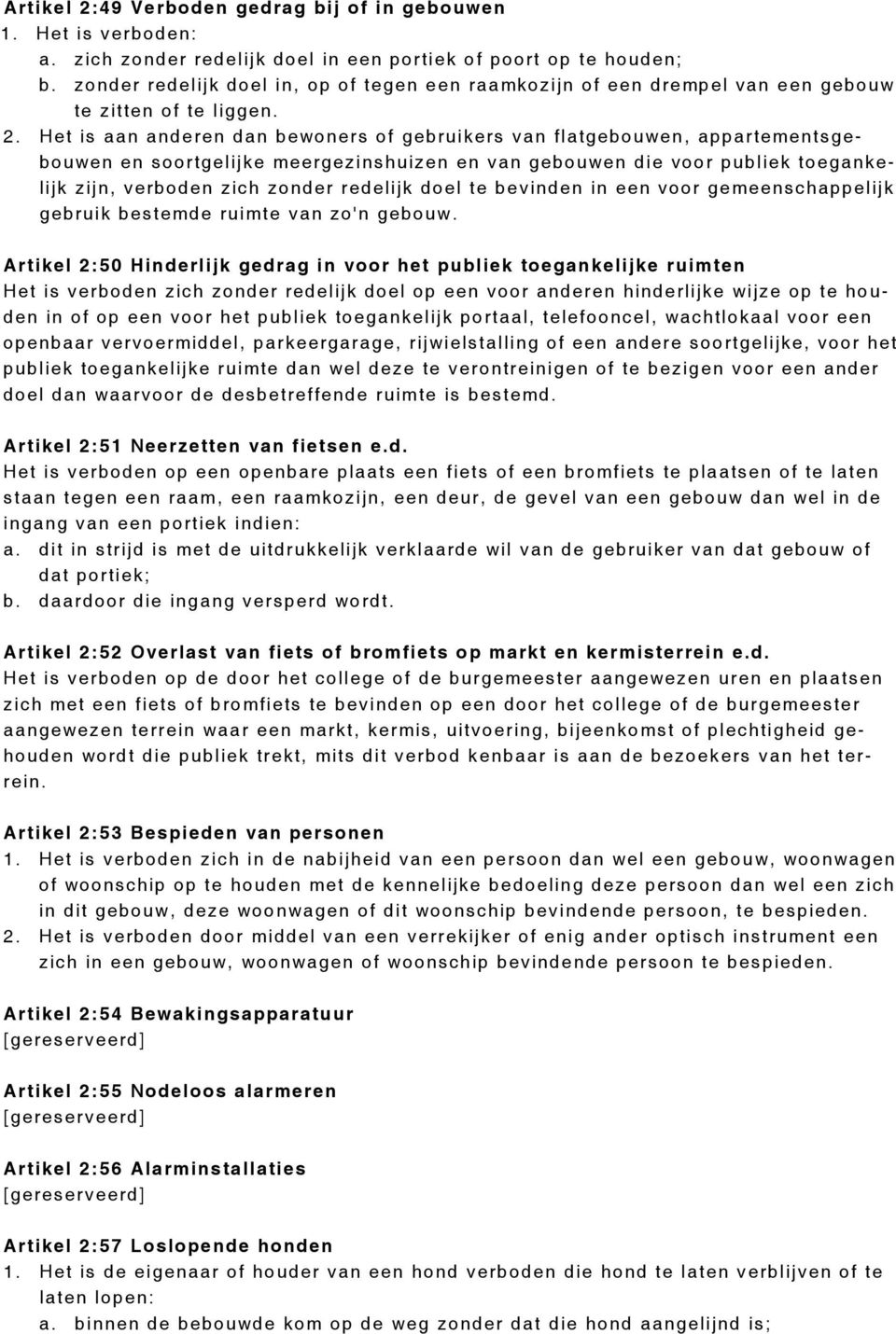 Het is aan anderen dan bewoners of gebruikers van flatgebouwen, appartementsgebouwen en soortgelijke meergezinshuizen en van gebouwen die voor publiek toegankelijk zijn, verboden zich zonder redelijk