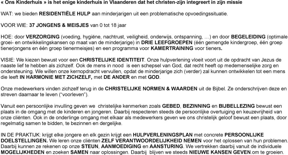 op maat van de minderjarige) in DRIE LEEFGROEPEN (één gemengde kindergroep, één groep tienerjongens en één groep tienermeisjes) en een programma voor KAMERTRAINING voor tieners.