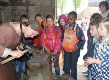 Thema eindweek: Cowboys en Indianen Met nog enkele schoolweken te gaan, komt de eindweek weer in zicht. Het thema is dit jaar Cowboys en Indianen.