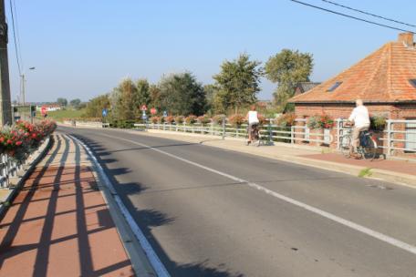 VOORBEELD 5: LO-RENINGE Reningebrug over de IJzer in de Lostraat, Lo-Reninge.