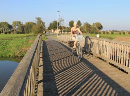 Fietsbruggen Continuïteit van fietsverbindingen is een belangrijk criterium voor de kwaliteitsbepaling van fietspaden.