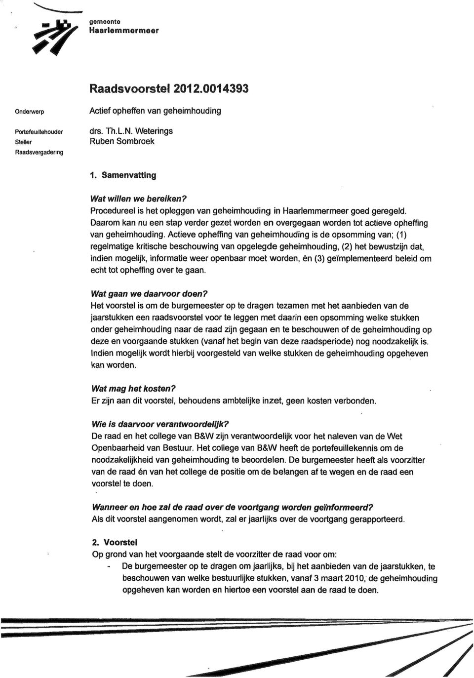 Actieve opheffing van geheimhouding is de opsomming van; (i) regelmatige kritische beschouwing van opgelegde geheimhouding, (2) het bewustzijn dat, indien mogelijk, informatie weer openbaar moet