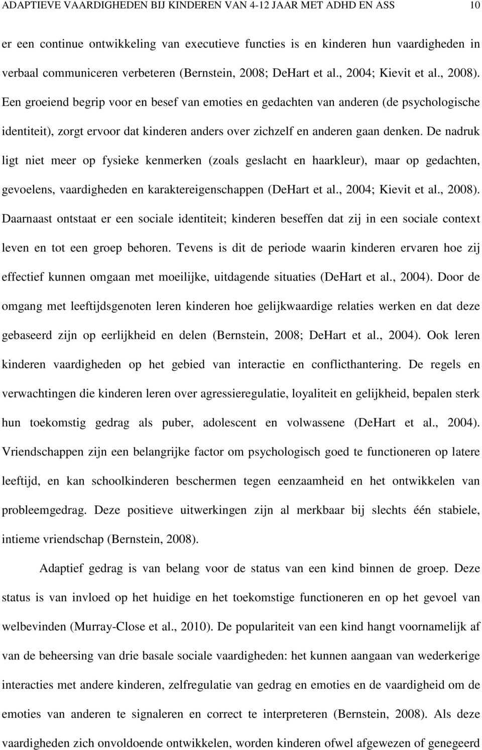 Een groeiend begrip voor en besef van emoties en gedachten van anderen (de psychologische identiteit), zorgt ervoor dat kinderen anders over zichzelf en anderen gaan denken.