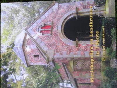 BOEK MARIAKAPPELLEN EN LANDKRUISEN Er is een nieuw boek verschenen over Mariakapellen en Landkruisen. Er staan 121 kapellen en landkruisen in beschreven.