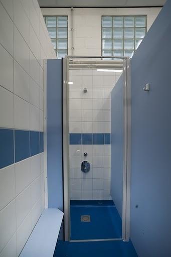 Sanitair De wc s dienen proper gehouden te worden! Indien u de douches huurt, dienen deze ook proper achtergelaten te worden.