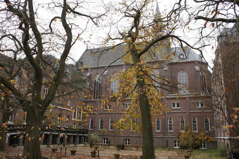 1975 Verhuizing Stichting Maria Roepaen Verkoop gebouw diverse eigenaren