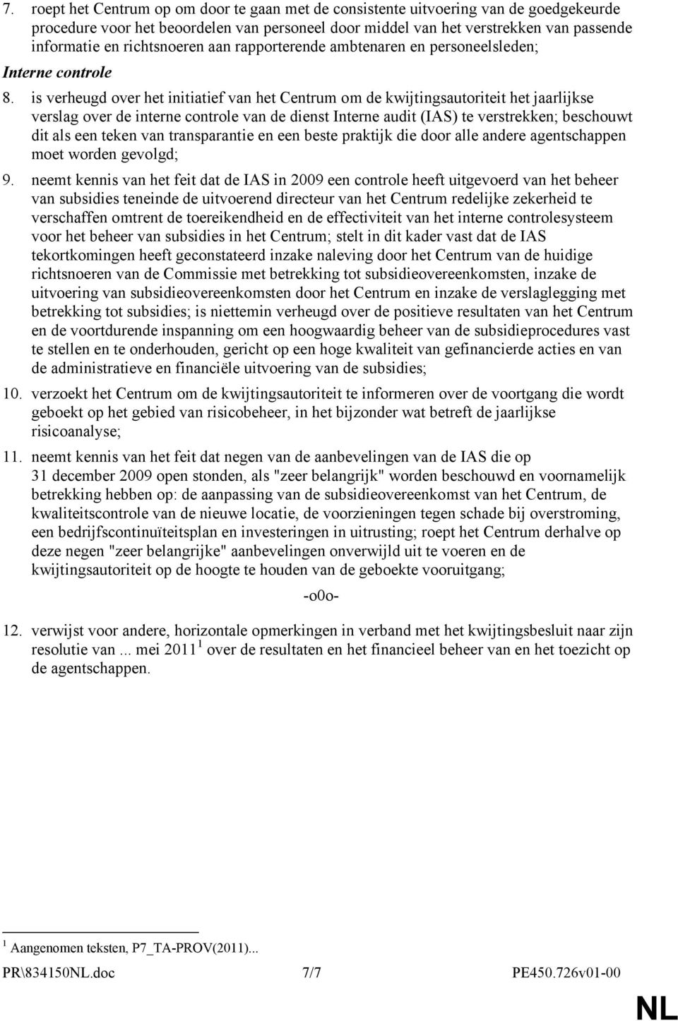 is verheugd over het initiatief van het Centrum om de kwijtingsautoriteit het jaarlijkse verslag over de interne controle van de dienst Interne audit (IAS) te verstrekken; beschouwt dit als een teken