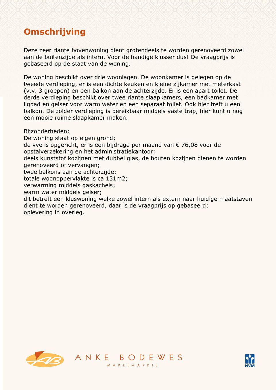 De woonkamer is gelegen op de tweede verdieping, er is een dichte keuken en kleine zijkamer met meterkast (v.v. 3 groepen) en een balkon aan de achterzijde. Er is een apart toilet.