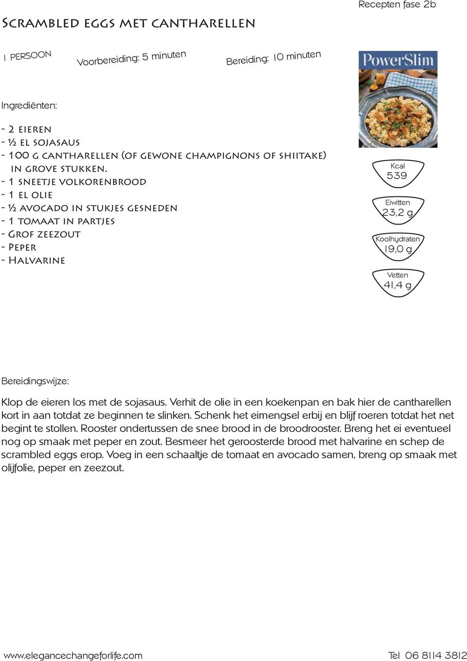 Verhit de olie in een koekenpan en bak hier de cantharellen kort in aan totdat ze beginnen te slinken. Schenk het eimengsel erbij en blijf roeren totdat het net begint te stollen.