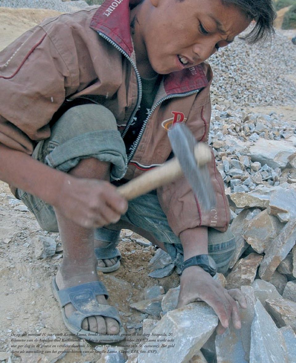 Lama werkt acht uur per dag in de groeve en verdient daarmee 35 roepies (op dat moment zo n 50