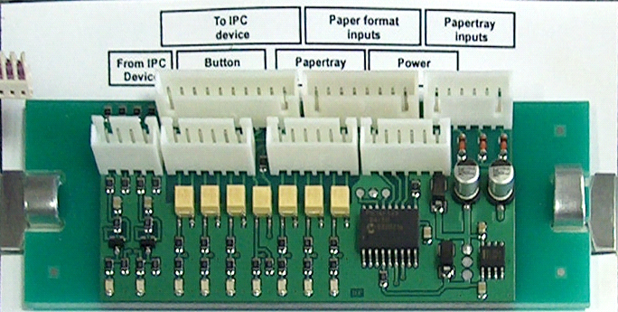 Installatie Plaatsing van de interface print Verwijder de voedingsspanning van de kopieermachine Verwijder het toetsenbord van de kopieermachine (raadpleeg de handleiding van de