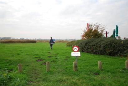 De Krabbeplas is een aaneenschakeling van drie plassen. De grote plas wordt gebruikt om te surfen, terwijl de Oostzijde en de Zuidzijde worden gebruikt om te zwemmen.