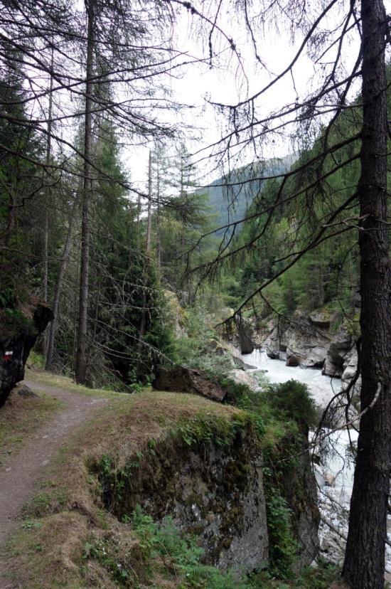 Maandag 24 aug Sölden - Zwieselstein - Brunnenbergalm - Sölden 12 km Laagste punt: 1362 m Hoogste punt: 1981 m Totale stijging/daling: 840 m Vandaag gaan we niet heel hoog de bergen in, maar toch