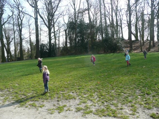 Inloop De inloop is altijd een gezellig en leerzaam moment van de dag, de kinderen komen binnen en kunnen eerst met hun ouders of oppas even spelen voordat we in de kring gaan.