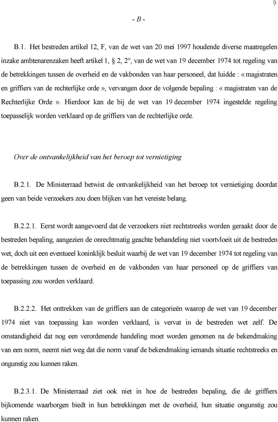 tussen de overheid en de vakbonden van haar personeel, dat luidde : «magistraten en griffiers van de rechterlijke orde», vervangen door de volgende bepaling : «magistraten van de Rechterlijke Orde».