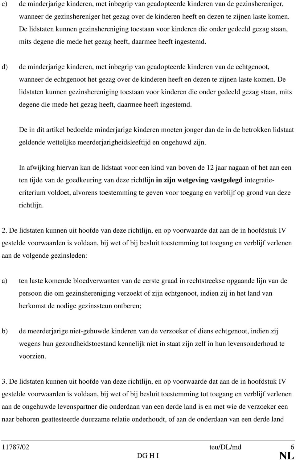 d) de minderjarige kinderen, met inbegrip van geadopteerde kinderen van de echtgenoot, wanneer de echtgenoot het gezag over de kinderen heeft en dezen te zijnen laste komen.